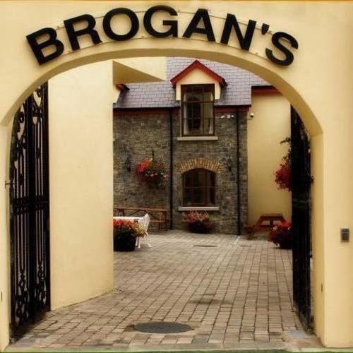 Brogans Bar & Hotel Trim Exterior photo